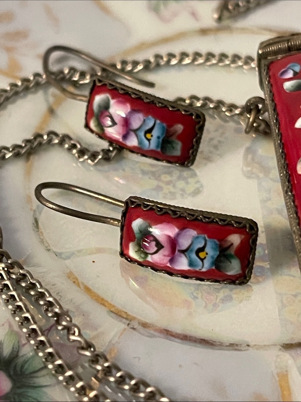 Vintage Russian Finfit Hand-Painted Enamel Pillbox Locket Necklace & Earring Set - Picture 3 of 12